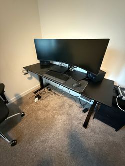 Adjustable computer desk