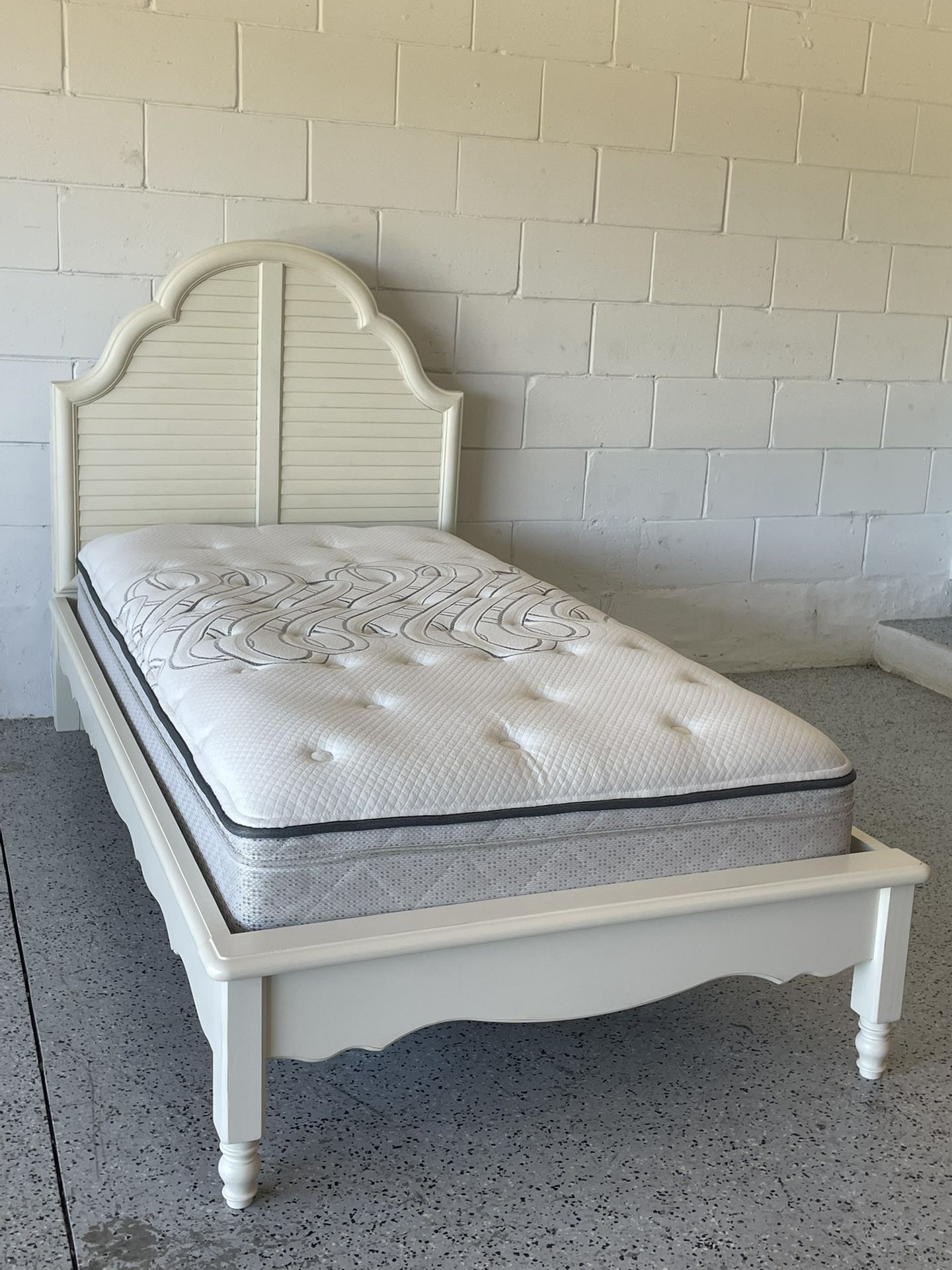 Twin Bed Frame with Sealy Posturepedic Mattress - Rooms to Go