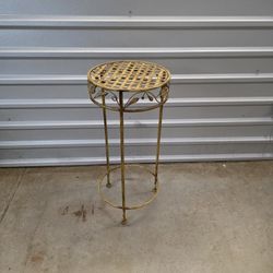 Metal Plant Stand Decor