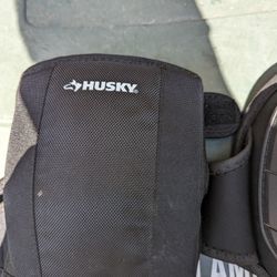 Husky Mismatch Knee Pads For Flooring
