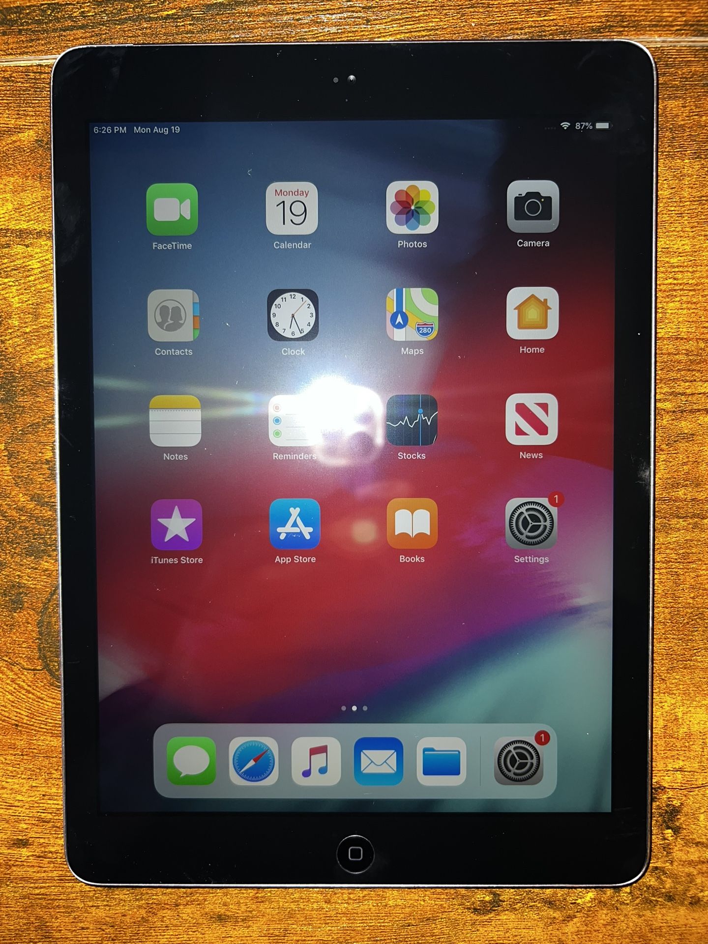 iPad Air 1st Gen 32GB, Space Gray - Wi-Fi + Cellular, Excellent Condition