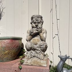Garden statue antique