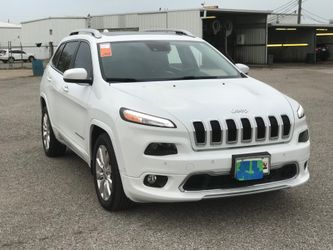 2017 Jeep Cherokee overland loaded panoramic sunroof/navigation 24,778Miles
