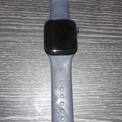 Apple Watch SE (GPS) 40mm Midnight Aluminum Case with Midnight Sport Band - M/L - Midnight