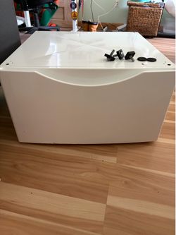 Washing machine pedestal