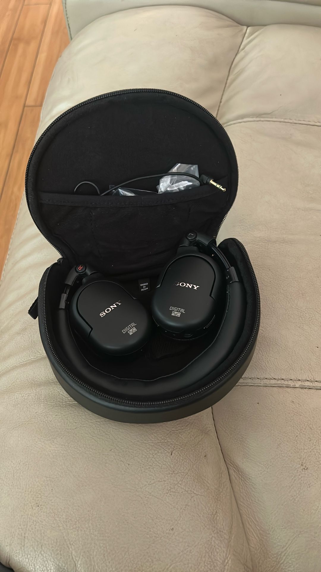 Sony MDR-NC200D  Noise-Canceling Wireless Headphones with Case