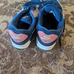 Great Condition Womens 8.5 Nike, Cash Pick Up Only