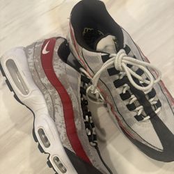 Nike Air Max 95 SE Social FC Light Bone DQ9016-001 Men's Size 10