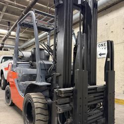 TOYOTA 5500 lb forklift Single double, side shift for sale 
