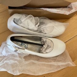 New Size 4 White Girls Dress Shoes With 2” Heels 