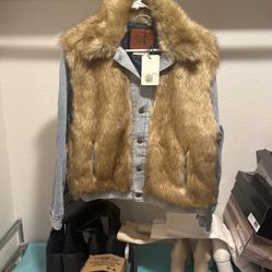 Levi’s Fur Jean Jacket (BRAND NEW) 