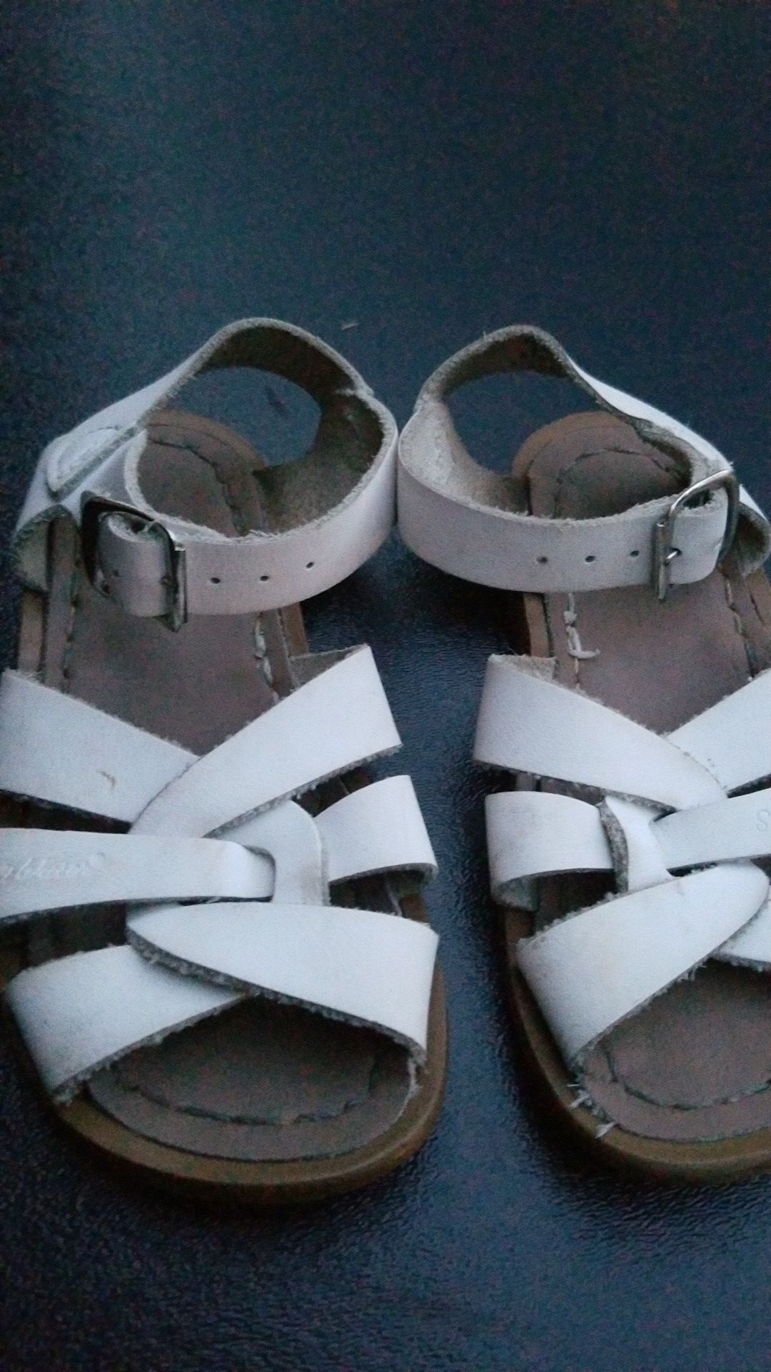 Toddler salt water leather sandals size 8