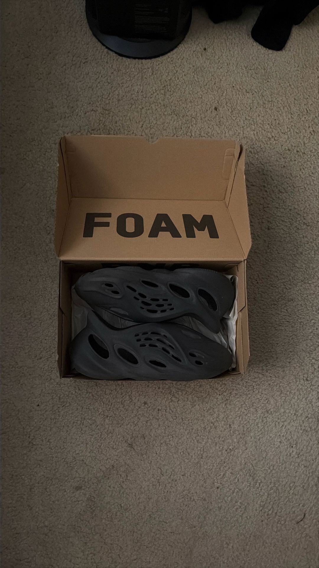 Yeezy Foam RNR ‘Onyx’