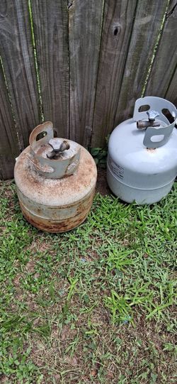 2 empty propane tanks