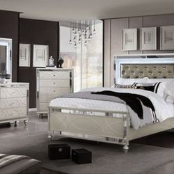 Brand New Silver Glamour 6pc Queen Bedroom Set