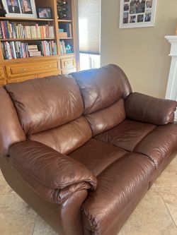 Free reclining love seat
