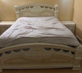 Queen bed made in Italy
