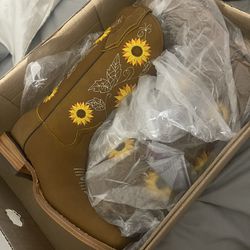La Sierra Sunflower Boots