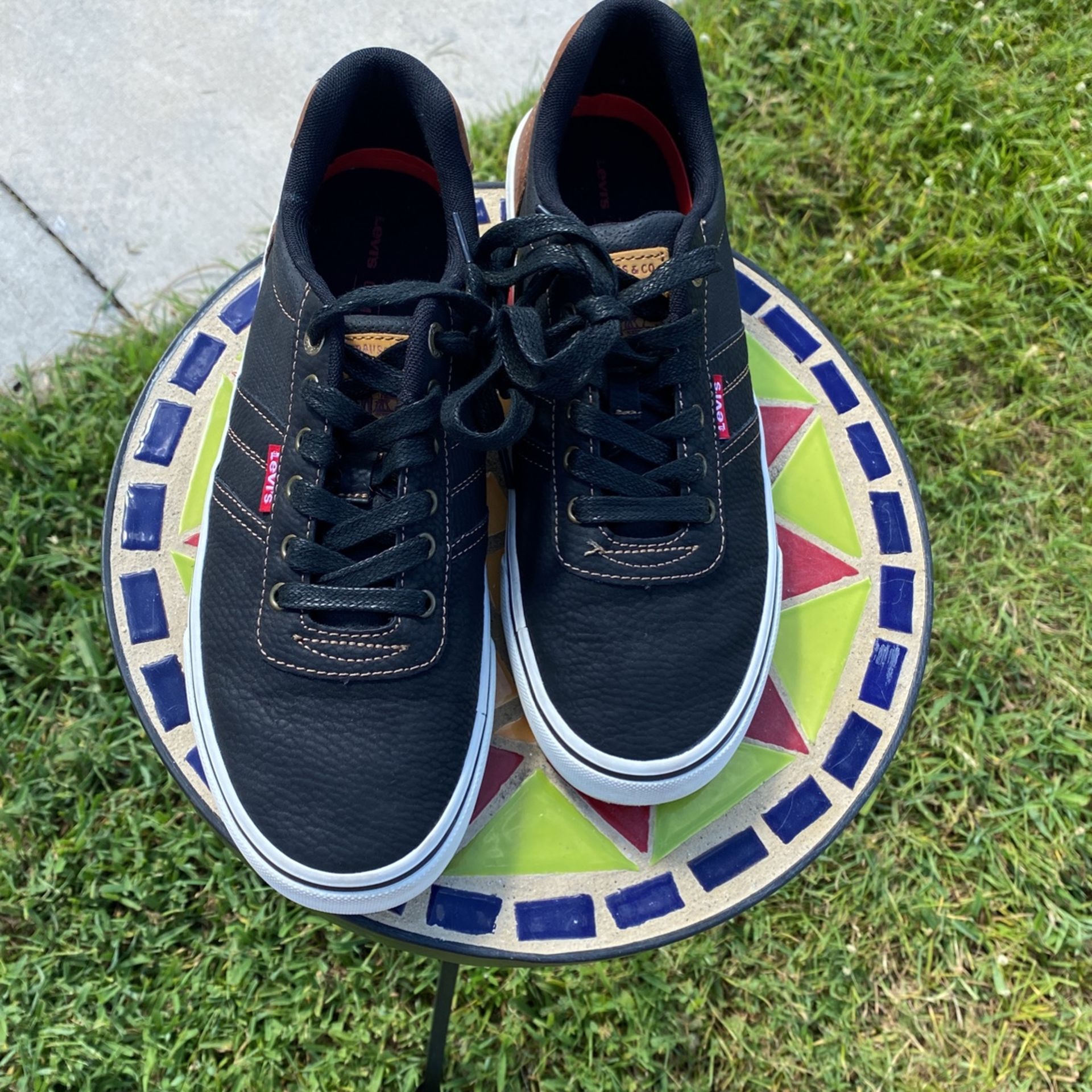 Levi’s comfort insole shoes size 8 new