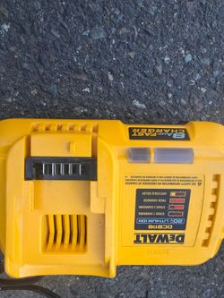 dewalt 20V MAX / 60V MAX FLEXVOLT Lithium-Ion Fan Cooled Fast Battery Charger