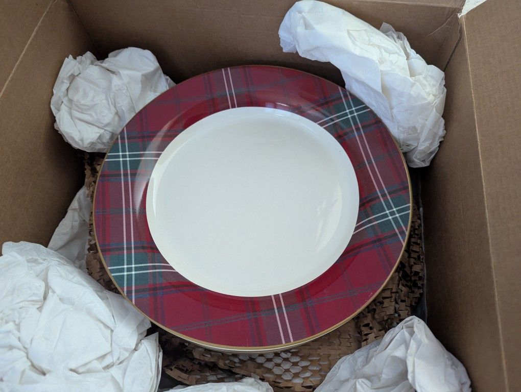 Williams Sonoma Holiday Plates
