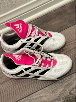 Soccer shoes