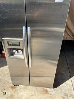 Refrigerator refri
