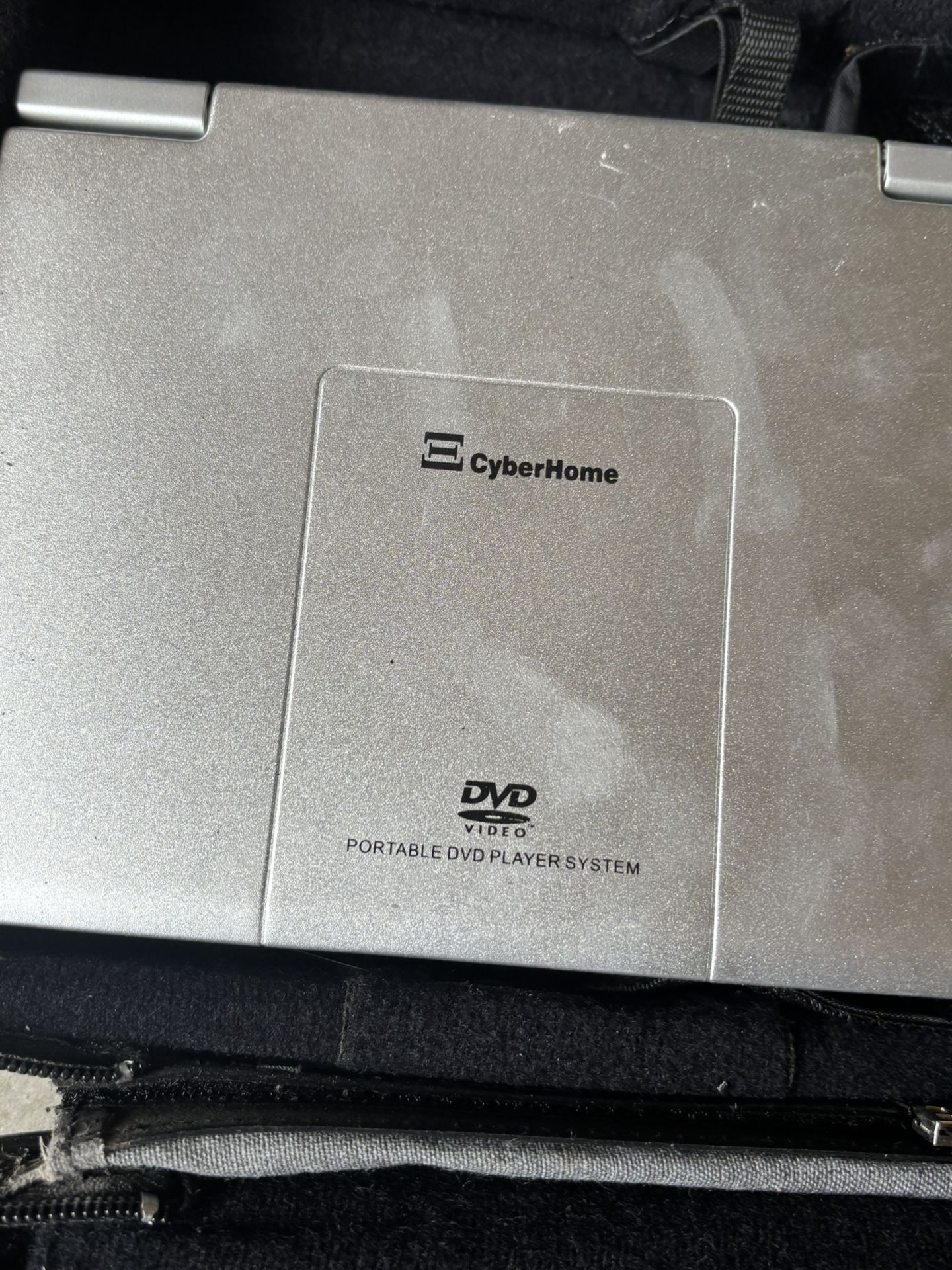 Cyberhome CH-LDV 700B Portable DVD Player w/ Case, Chargers