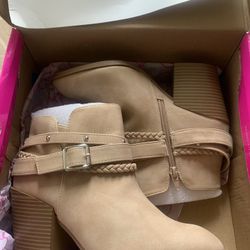 New Beige/Taupe Sugar Boots Size 7/7.5