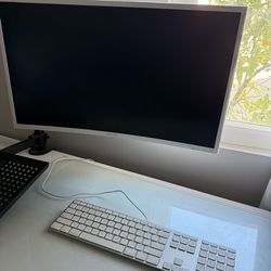 Samsung Ultrawide Monitor + Apple Magic Keyboard