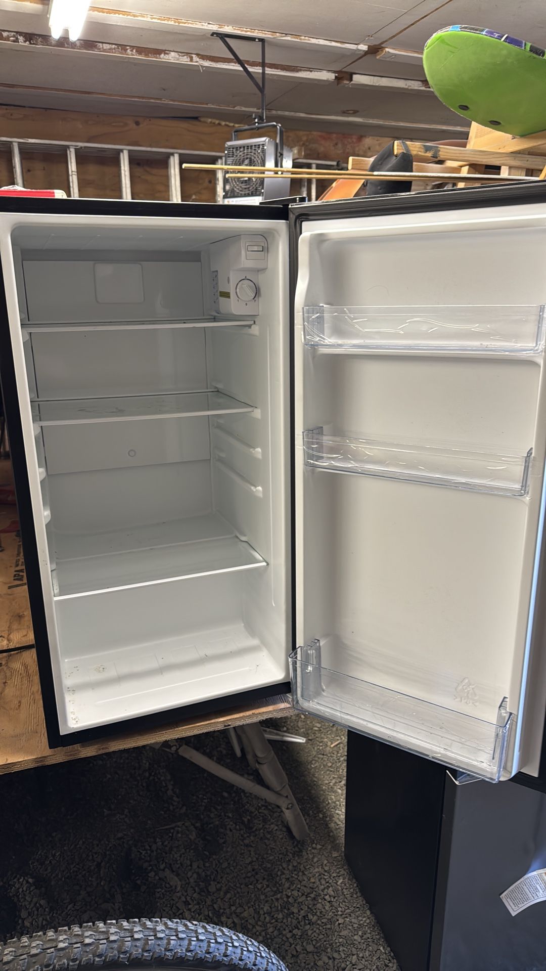 Mini refrigerator