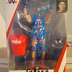 WWE ELITE SERIES 66 KURT ANGLE AUTOGRAPH COLLECTIBLE ACTION FIGURE 