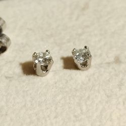 Diamond Stud Earrings In 14k Gold 