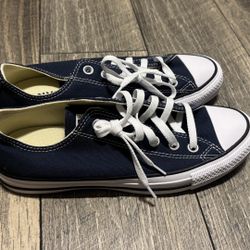 Classic Navy Converse Chuck Taylor All Star Low Top Unisex (Size 6M/8W)