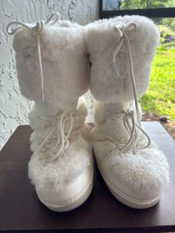Hello Kitty snow boots