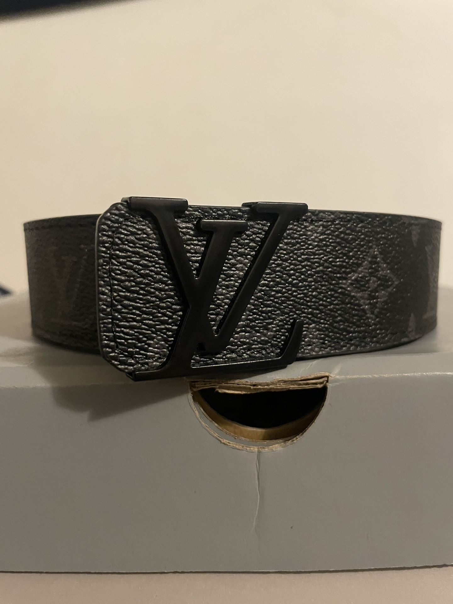 BLACK LV BELT