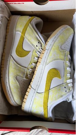 Nike Dunk Low Women Size 9- Yellow Strike