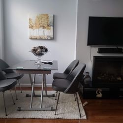 Beautiful Dinner Table and 4  Leather Chairs 