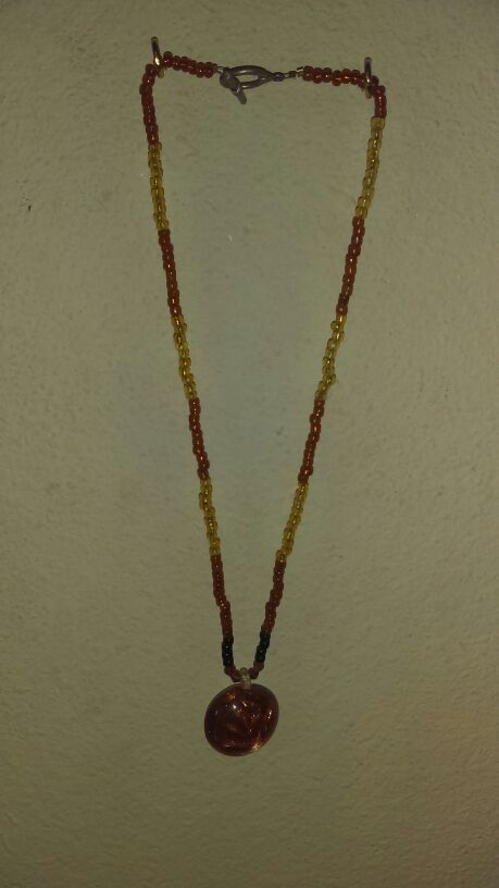 Bead necklace with glass pendant