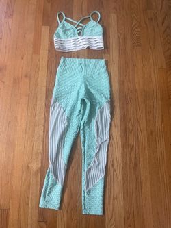 Women’s 2 piece workout set size S/M