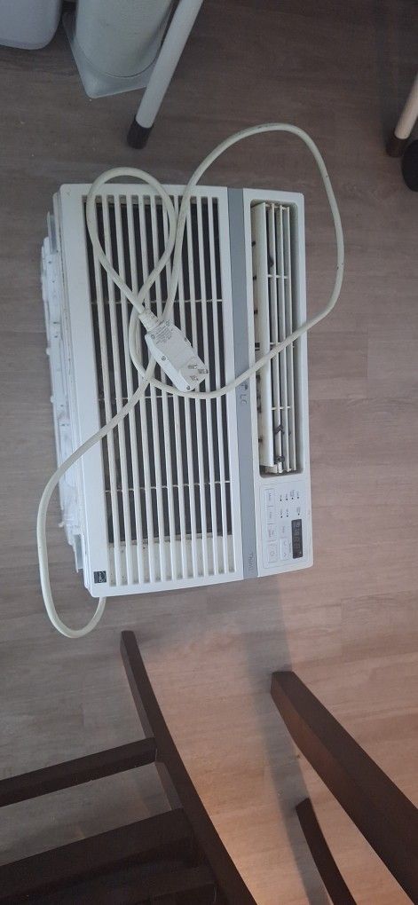LG Windows Unit With Remote