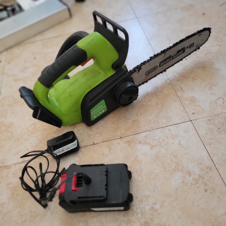 Cordless CHAINSAW in Perfect Condition 