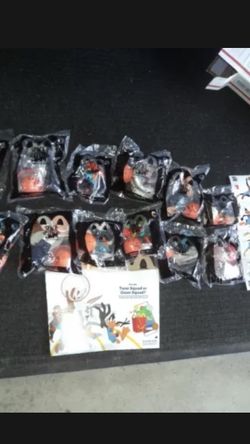 MCDONALDS 2021 SPACE JAM SET OF 12 WITH 8 STICKERS +HM BOX