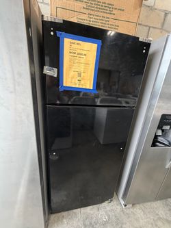 GE Black Top-Freezer Refrigerator