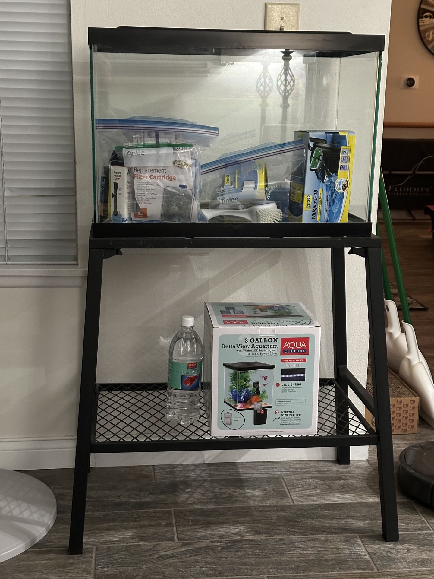 Aquarium setup w/stand & Accessories