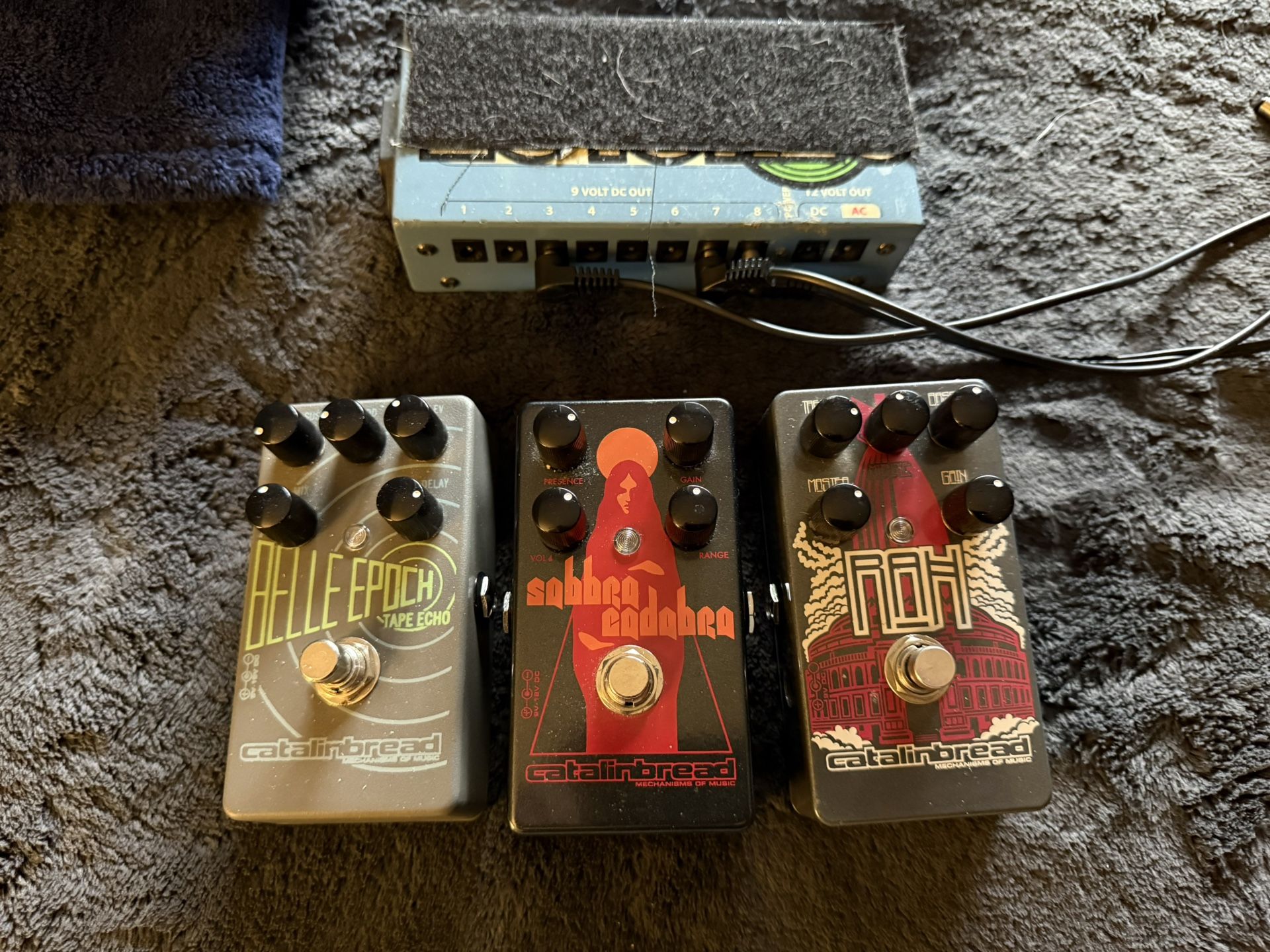 FX PEDALS AND POWER SUPPLY