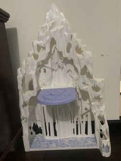 Frozen doll house