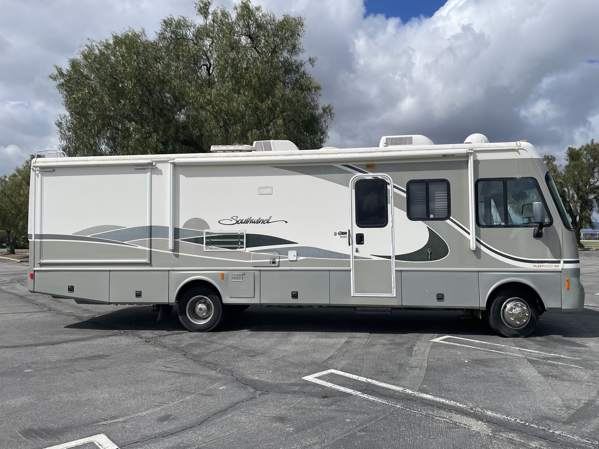 Fleetwood Southwind 2004 - 17,500