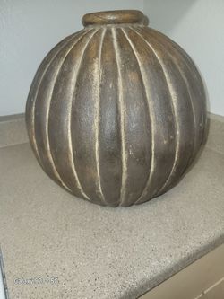 West Elm, large ceramic spherical vase/pot distressed bronze/brown with metallic shein 11.5" in diameter by 10.5" height perfect for any decor