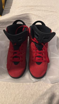 Used Jordan’s size 5Y- No box